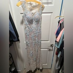 Prom dress size 8. still in good condition!